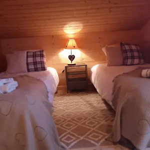 Charming Family For 8 People, With Private Hot Tub Chalet